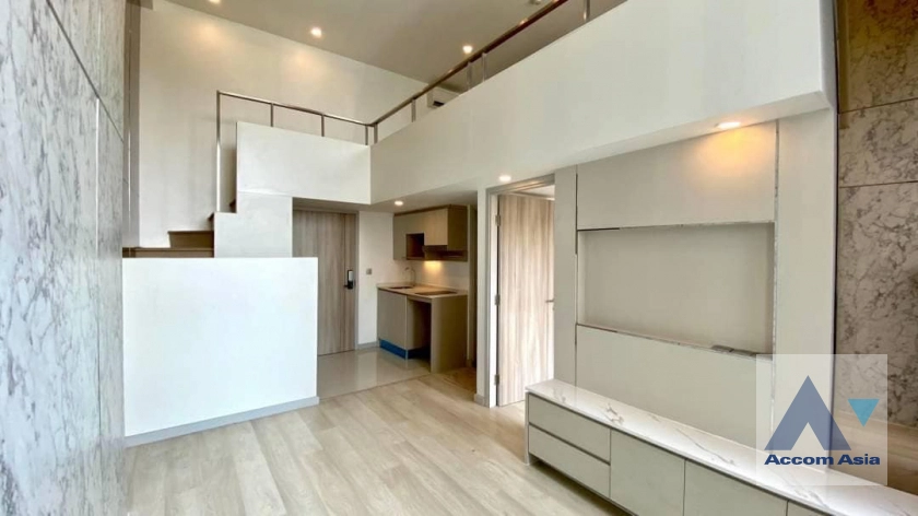 unit 1 Bedroom  Condominium For Sale in Sathorn, Bangkok  near BTS Chong Nonsi (AA42037)