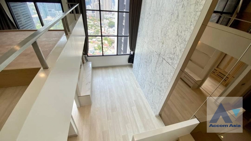 unit 1 Bedroom  Condominium For Sale in Sathorn, Bangkok  near BTS Chong Nonsi (AA42037)