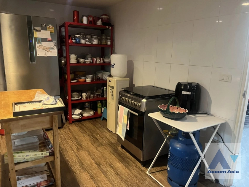 9  4 br Townhouse for rent and sale in Sathorn ,Bangkok MRT Khlong Toei AA42048