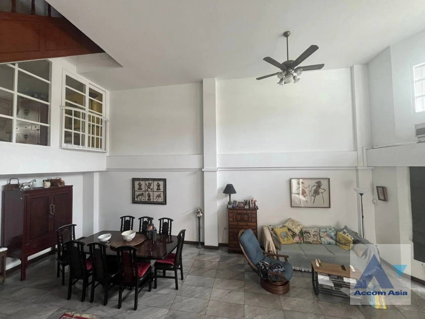  2  4 br Townhouse for rent and sale in Sathorn ,Bangkok MRT Khlong Toei AA42048