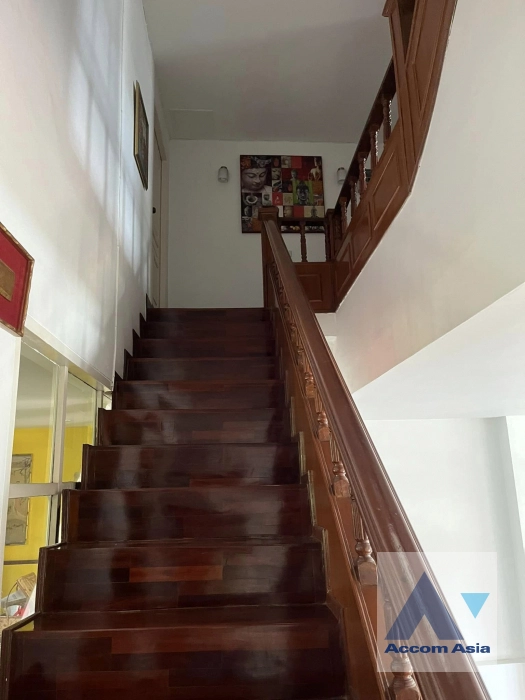 10  4 br Townhouse for rent and sale in Sathorn ,Bangkok MRT Khlong Toei AA42048