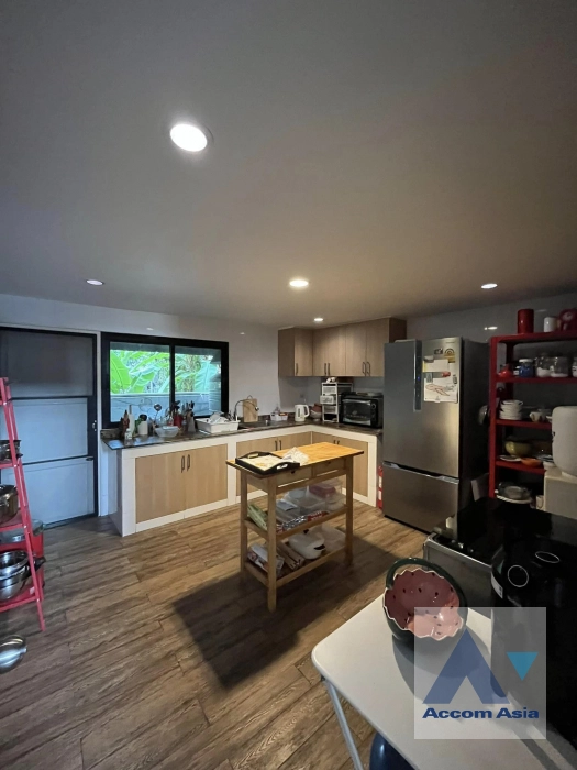 8  4 br Townhouse for rent and sale in Sathorn ,Bangkok MRT Khlong Toei AA42048