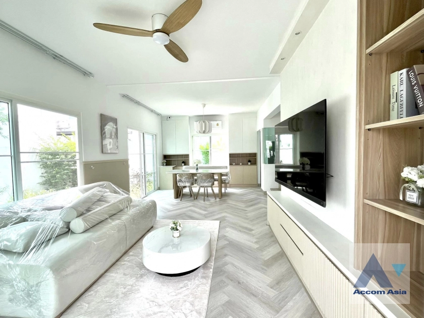 unitFully Furnished, Pet friendly |  3 Bedrooms  Townhouse For Rent in Samutprakan, Samutprakan  (AA42050)