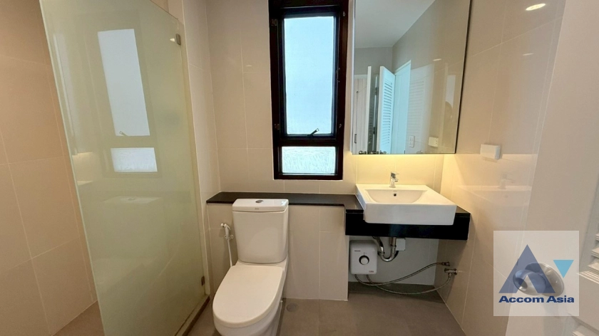 20  2 br Apartment For Rent in Sukhumvit ,Bangkok BTS Ekkamai at High-Rise Living with a Large Balcony Apartment in Ekkamai AA42053