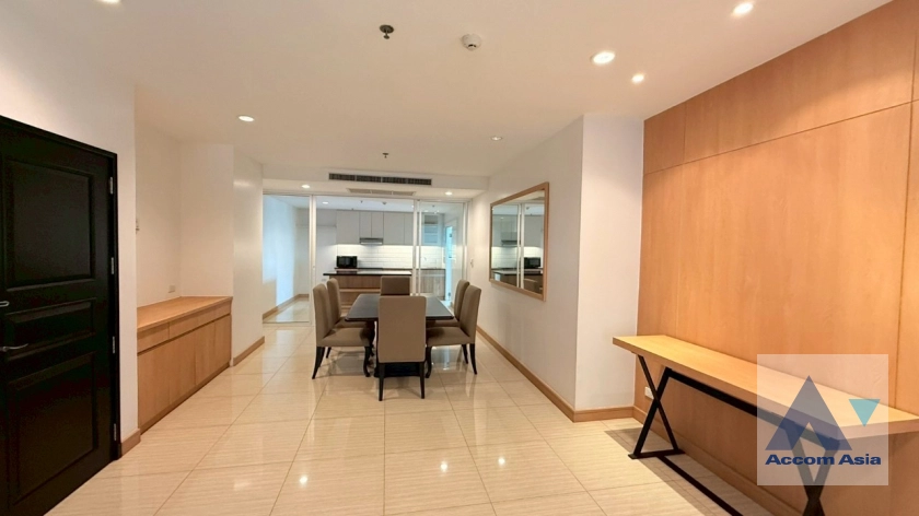 5  2 br Apartment For Rent in Sukhumvit ,Bangkok BTS Ekkamai at High-Rise Living with a Large Balcony Apartment in Ekkamai AA42053
