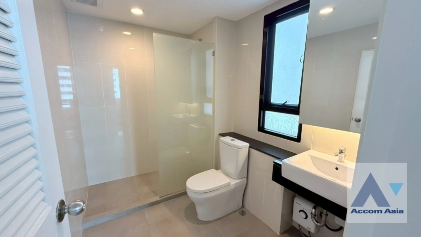 21  2 br Apartment For Rent in Sukhumvit ,Bangkok BTS Ekkamai at High-Rise Living with a Large Balcony Apartment in Ekkamai AA42053