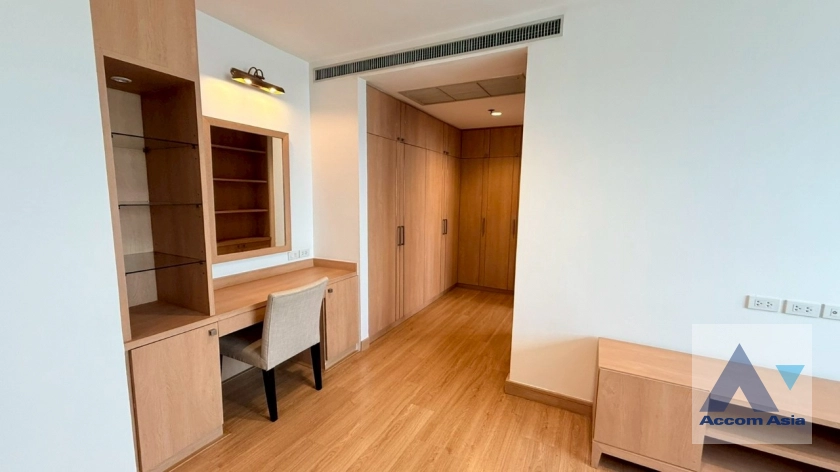 17  2 br Apartment For Rent in Sukhumvit ,Bangkok BTS Ekkamai at High-Rise Living with a Large Balcony Apartment in Ekkamai AA42053