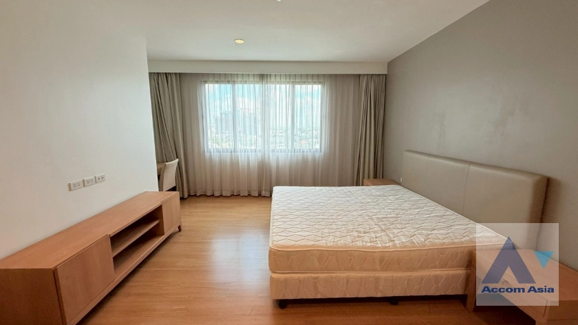 15  2 br Apartment For Rent in Sukhumvit ,Bangkok BTS Ekkamai at High-Rise Living with a Large Balcony Apartment in Ekkamai AA42053