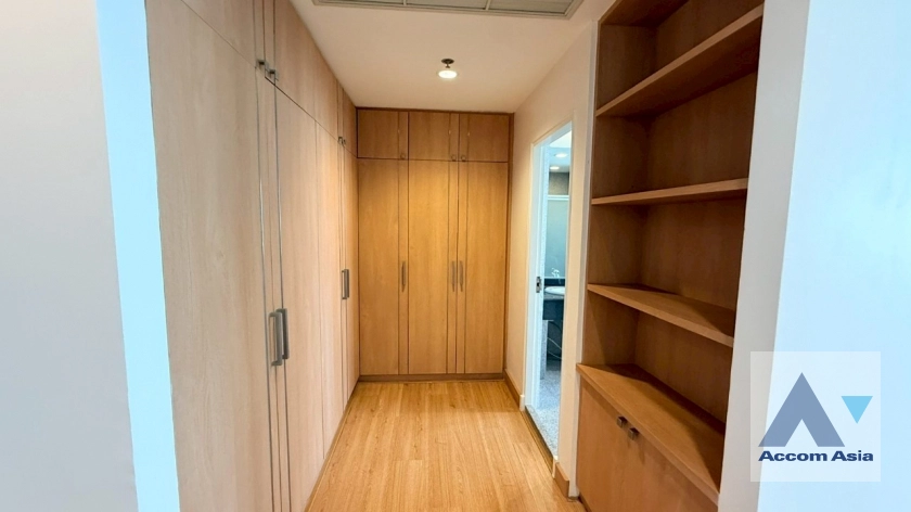 18  2 br Apartment For Rent in Sukhumvit ,Bangkok BTS Ekkamai at High-Rise Living with a Large Balcony Apartment in Ekkamai AA42053
