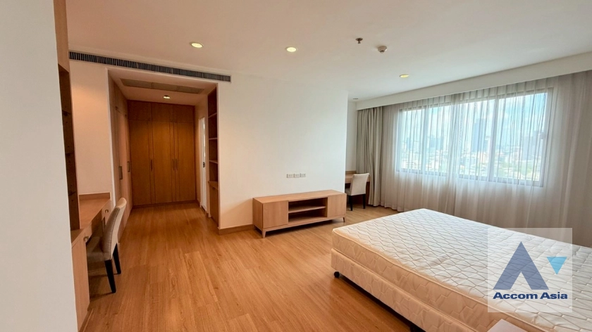 11  2 br Apartment For Rent in Sukhumvit ,Bangkok BTS Ekkamai at High-Rise Living with a Large Balcony Apartment in Ekkamai AA42053