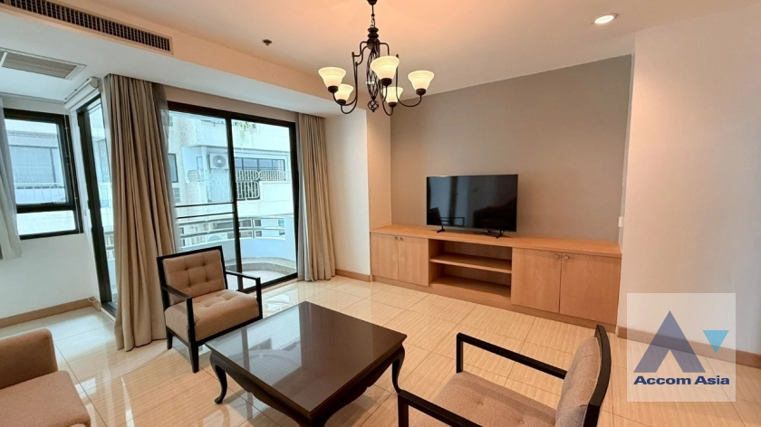 unit 2 Bedrooms  Apartment For Rent in Sukhumvit, Bangkok  near BTS Ekkamai (AA42053)