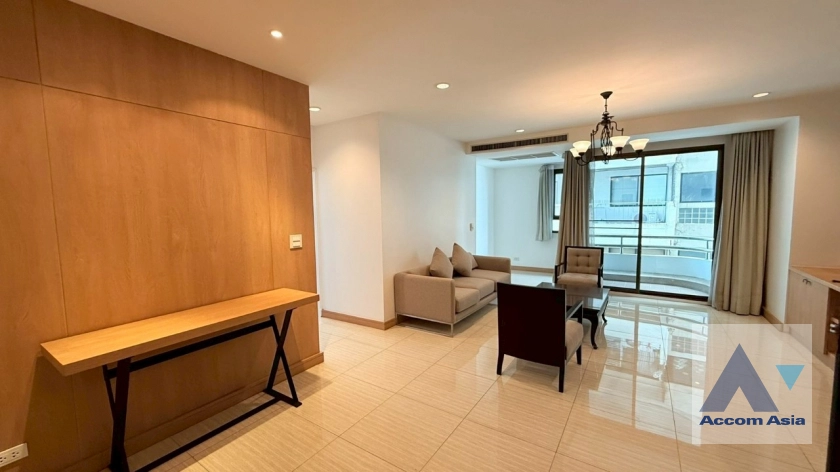 unit 2 Bedrooms  Apartment For Rent in Sukhumvit, Bangkok  near BTS Ekkamai (AA42053)
