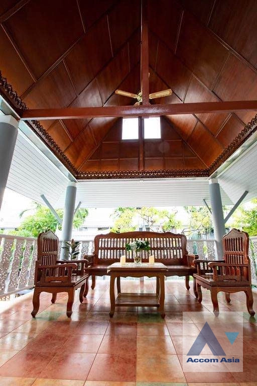 unitNewly renovated | Warm Thai-style house with garden and pool in Sathorn (AA42073)