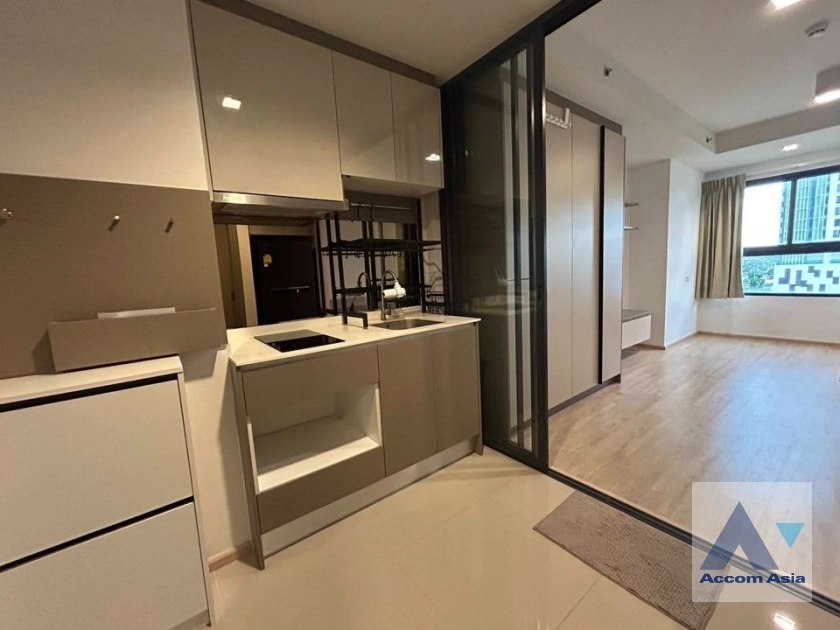 unit 1 Bedroom  Condominium For Sale in Charoen Nakhon, Bangkok  (AA42075)