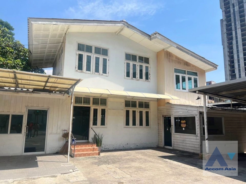  2  2 br House for rent and sale in Sukhumvit ,Bangkok BTS Thong Lo AA42084