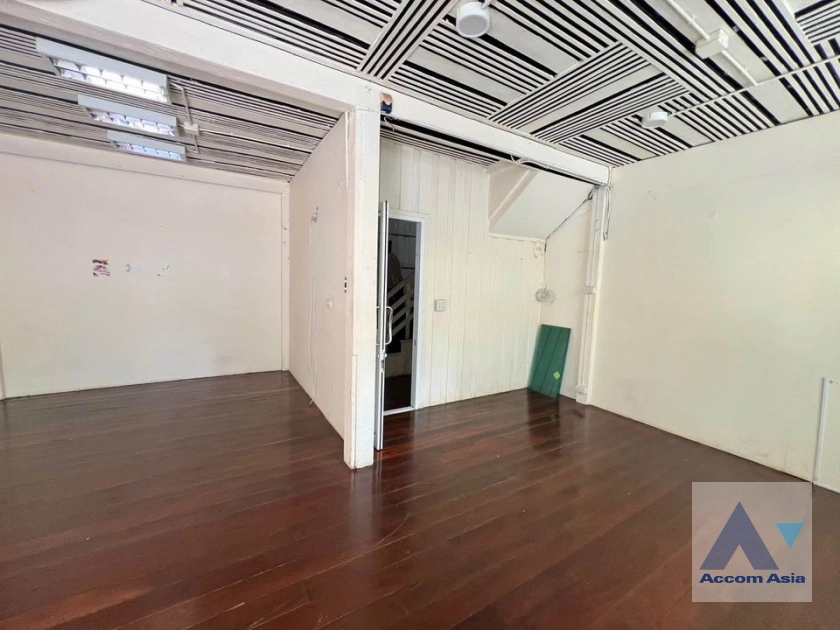  1  2 br House for rent and sale in Sukhumvit ,Bangkok BTS Thong Lo AA42084