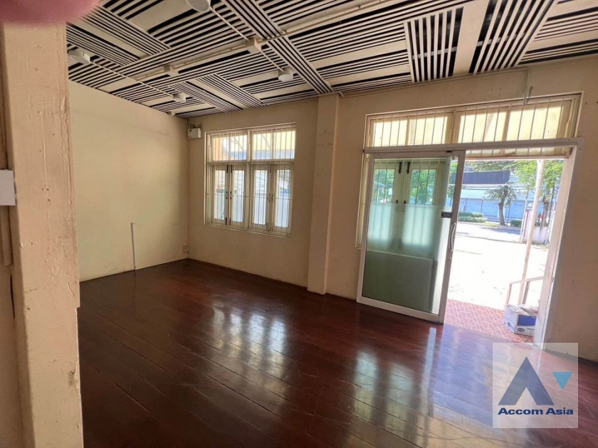  1  2 br House for rent and sale in Sukhumvit ,Bangkok BTS Thong Lo AA42084