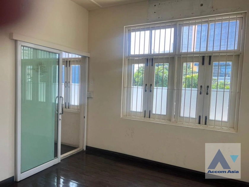 6  2 br House for rent and sale in Sukhumvit ,Bangkok BTS Thong Lo AA42084