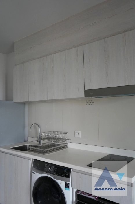 unit 2 Bedrooms  Condominium For Rent in Ploenchit, Bangkok  near BTS Ploenchit (AA42096)