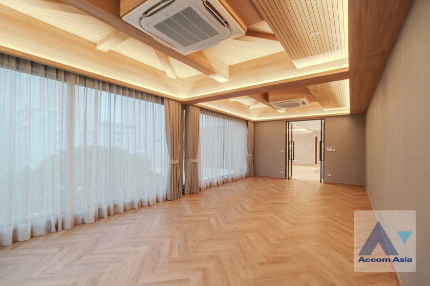  1  3 br Apartment for rent and sale in Sukhumvit ,Bangkok BTS Phrom Phong at Luxury Brand New Low-Rise Apartment, near BTS AA42099