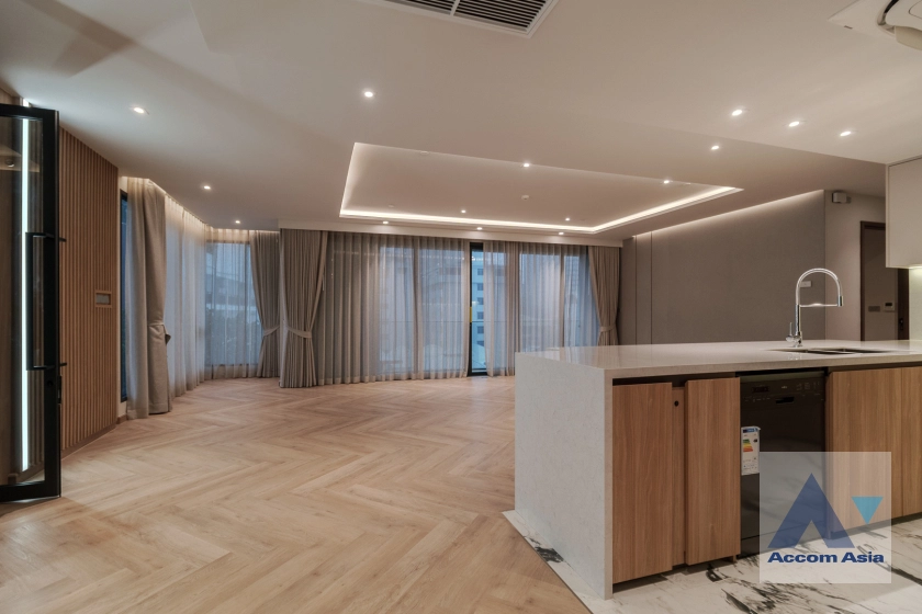 4  3 br Apartment for rent and sale in Sukhumvit ,Bangkok BTS Phrom Phong at Luxury Brand New Low-Rise Apartment, near BTS AA42099