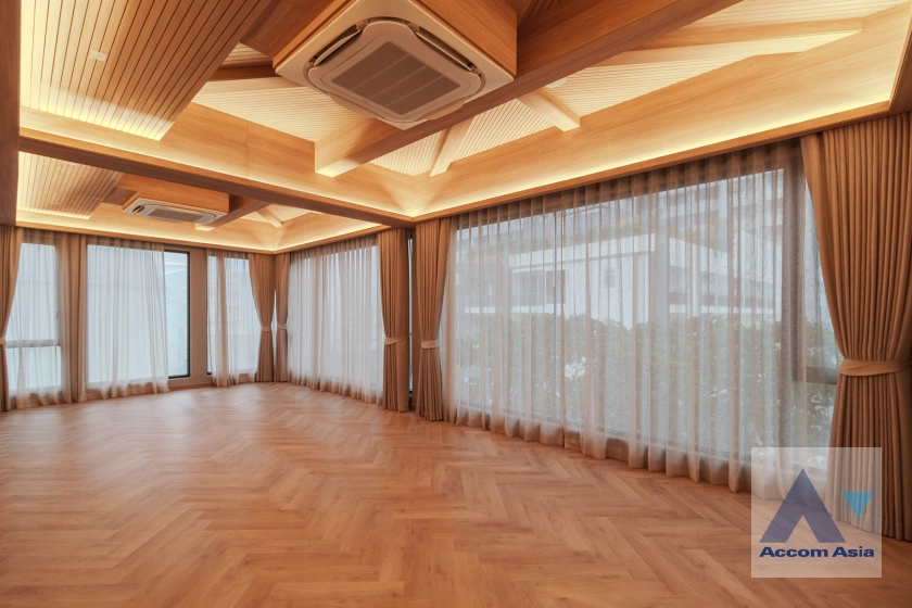 8  3 br Apartment for rent and sale in Sukhumvit ,Bangkok BTS Phrom Phong at Luxury Brand New Low-Rise Apartment, near BTS AA42099