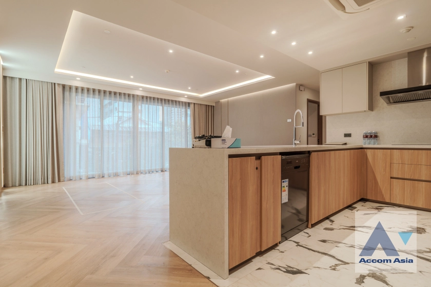 4  3 br Apartment For Rent in Sukhumvit ,Bangkok BTS Phrom Phong at Luxury Brand New Low-Rise Apartment, near BTS AA42101