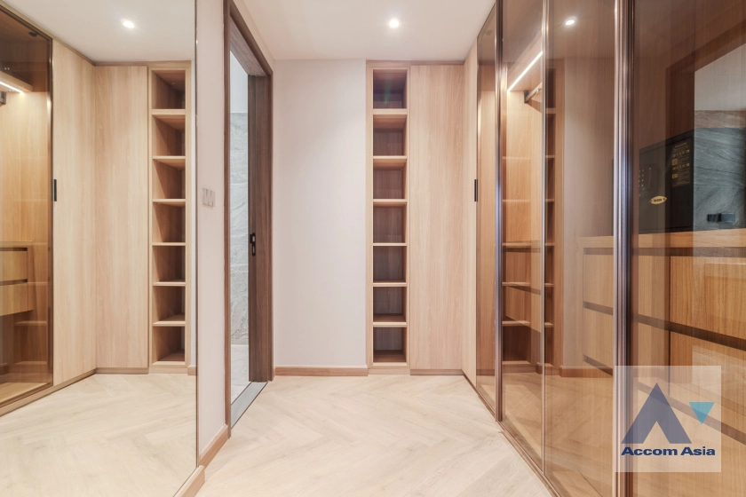 10  3 br Apartment For Rent in Sukhumvit ,Bangkok BTS Phrom Phong at Luxury Brand New Low-Rise Apartment, near BTS AA42101