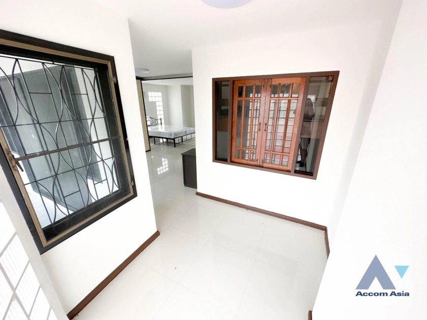 unit 3 Bedrooms  Townhouse For Rent in Sukhumvit, Bangkok  near BTS Udomsuk (AA42104)
