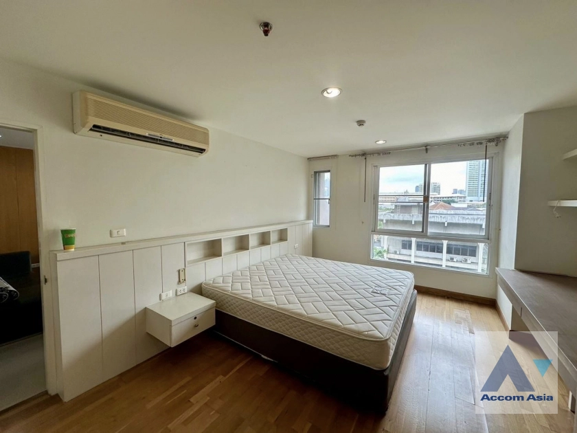 unit 1 Bedroom  Condominium For Sale in Sukhumvit, Bangkok  near BTS Phrom Phong (AA42110)
