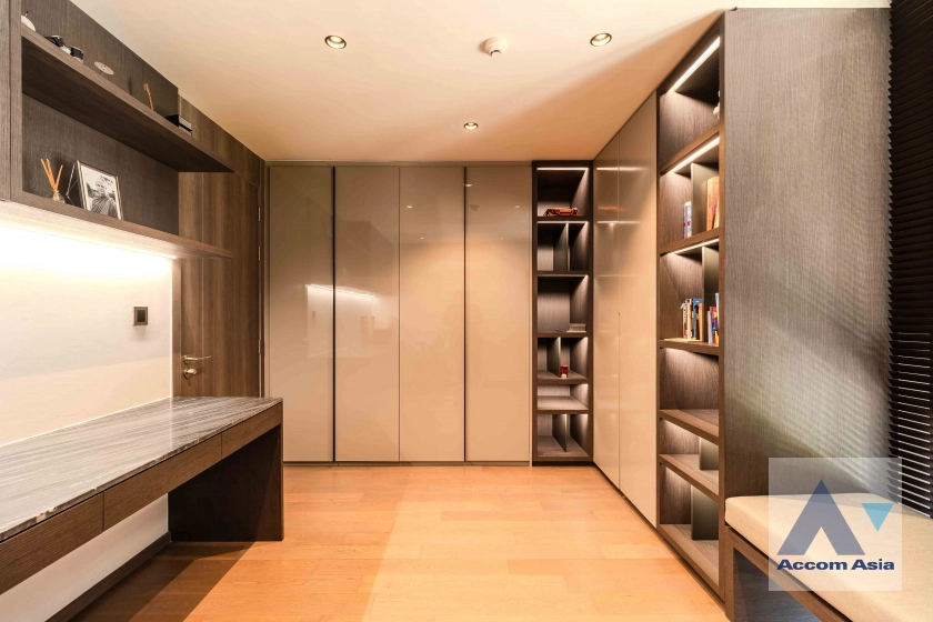 18  3 br Condominium For Rent in Ploenchit ,Bangkok BTS Ratchadamri - MRT Silom at Klass Sarasin-Rajdamri AA42119