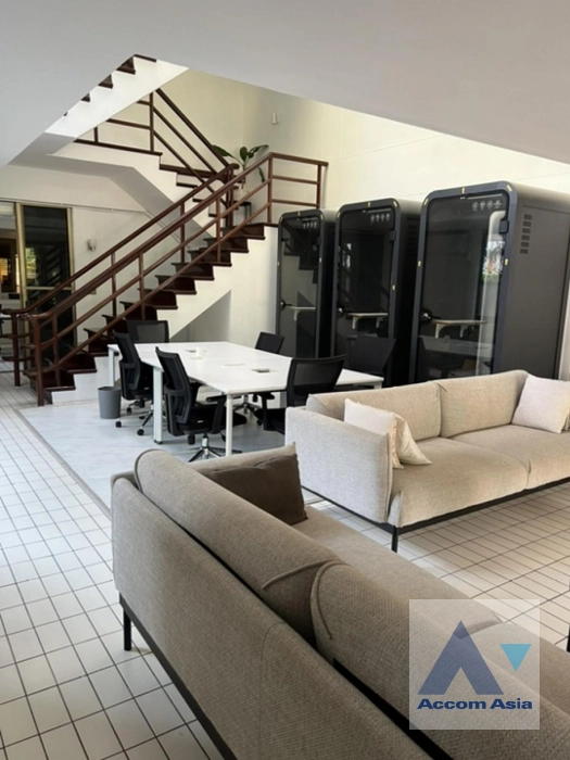 unitHome Office |  3 Bedrooms  House For Rent in Sukhumvit, Bangkok  near BTS Phrom Phong (AA42131)