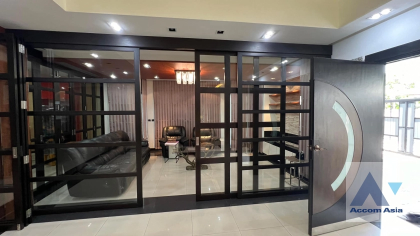  1  5 br House for rent and sale in Sukhumvit ,Bangkok BTS Phrom Phong AA42137