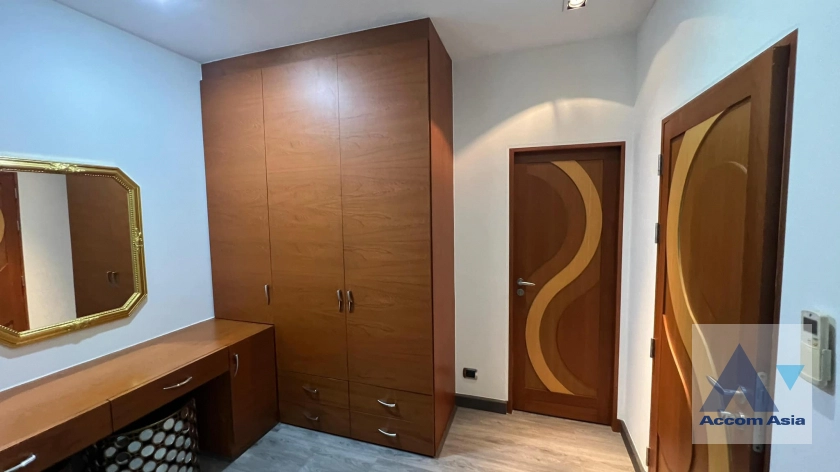 22  5 br House for rent and sale in Sukhumvit ,Bangkok BTS Phrom Phong AA42137