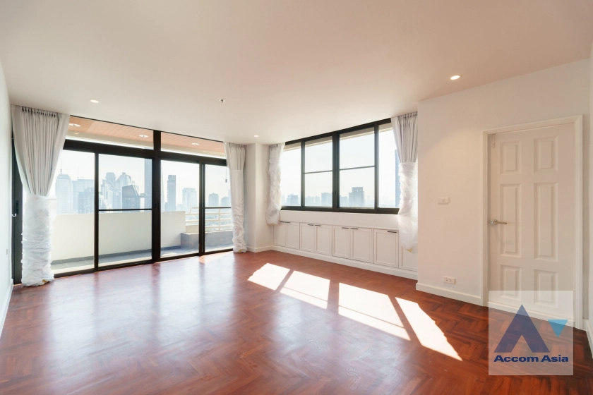 17  4 br Condominium For Rent in Sukhumvit ,Bangkok BTS Phrom Phong at Ruamsuk Condominium AA42145