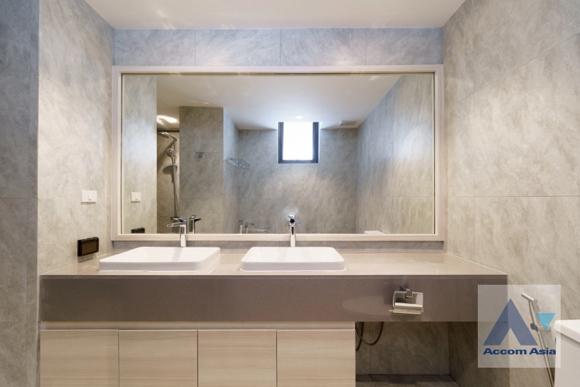 22  4 br Condominium For Rent in Sukhumvit ,Bangkok BTS Phrom Phong at Ruamsuk Condominium AA42145