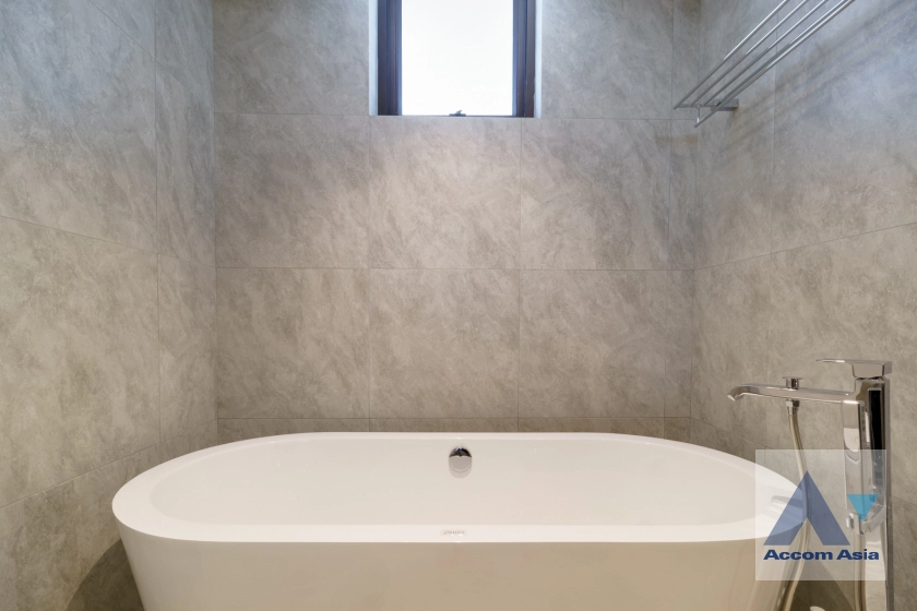 23  4 br Condominium For Rent in Sukhumvit ,Bangkok BTS Phrom Phong at Ruamsuk Condominium AA42145