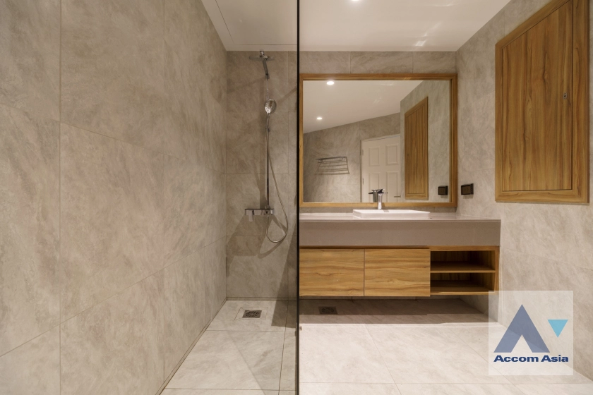 32  4 br Condominium For Rent in Sukhumvit ,Bangkok BTS Phrom Phong at Ruamsuk Condominium AA42145