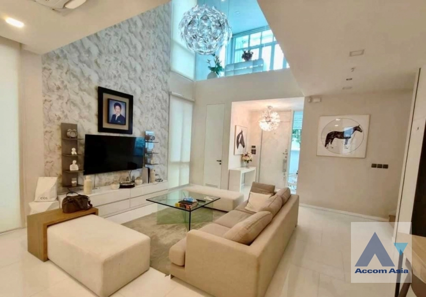 Fully Furnished |  VIVE Ekkamai-Ramintra House  4 Bedroom for Rent   in Ratchadaphisek Bangkok