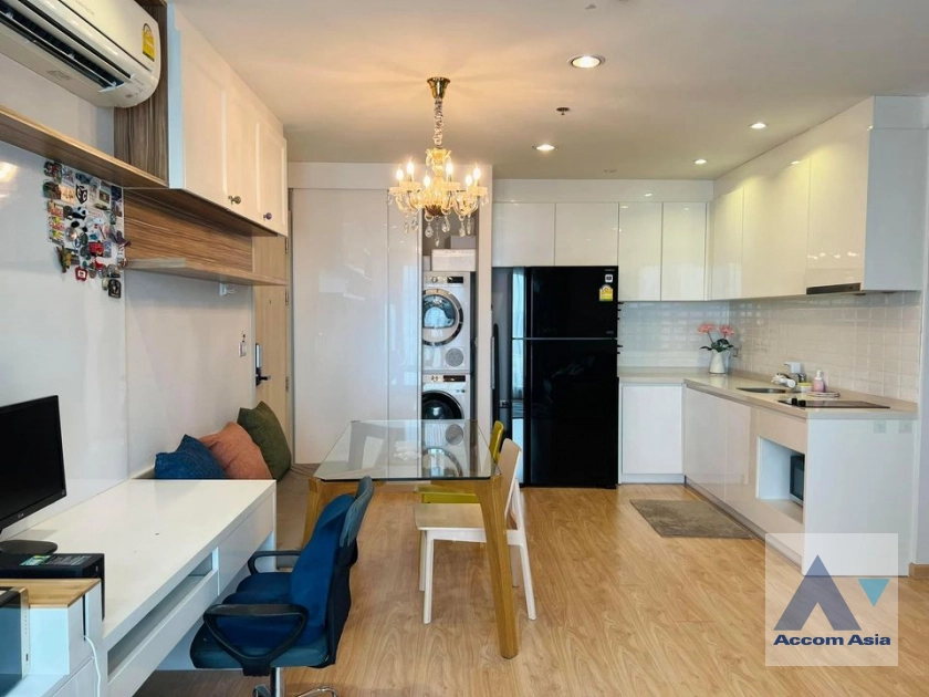 unit 2 Bedrooms  Condominium For Sale in Sukhumvit, Bangkok  near BTS Ekkamai (AA42157)