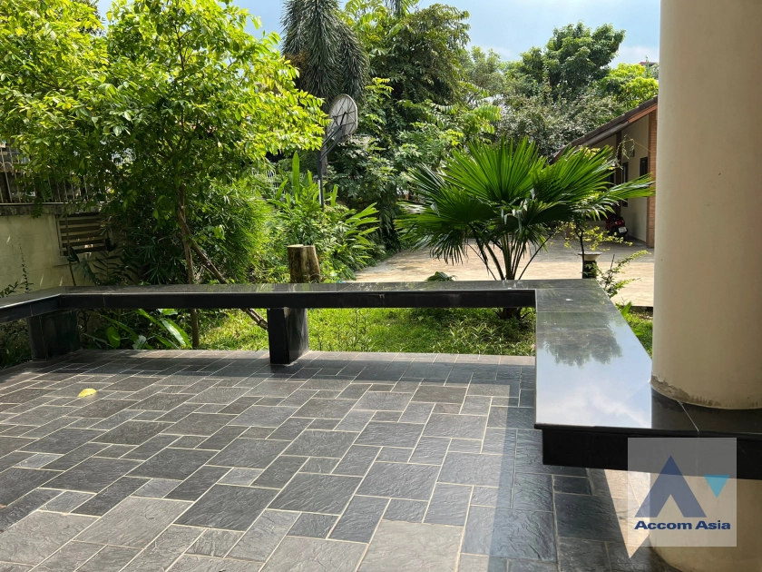  1  4 br House For Rent in Sukhumvit ,Bangkok BTS Ekkamai AA42165