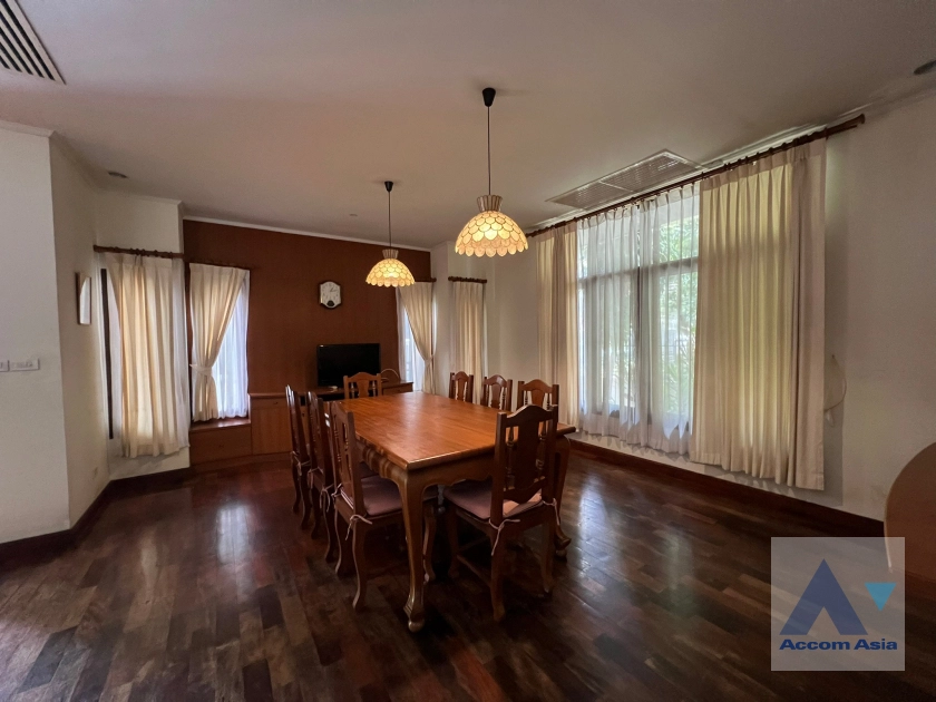 6  4 br House For Rent in Sukhumvit ,Bangkok BTS Ekkamai AA42165