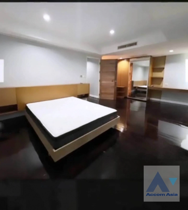 unit 3 Bedrooms  Townhouse For Rent & Sale in Sukhumvit, Bangkok  near BTS Thong Lo (AA42167)