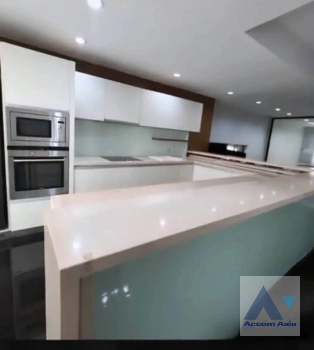 unit 3 Bedrooms  Townhouse For Rent & Sale in Sukhumvit, Bangkok  near BTS Thong Lo (AA42167)