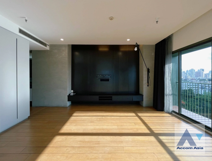 unit 1 Bedroom  Condominium For Sale in Sukhumvit, Bangkok  near BTS Thong Lo (AA42175)