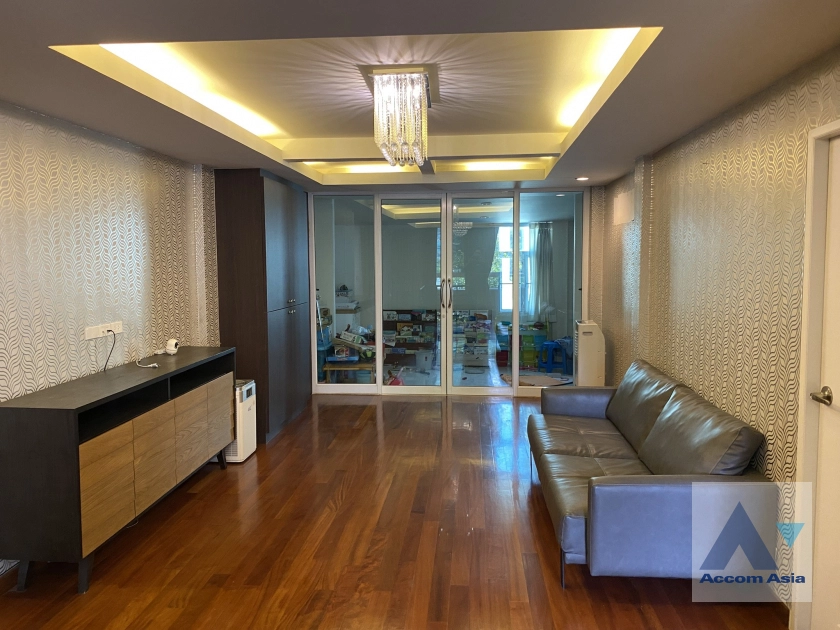  2  3 br Townhouse For Sale in Sathorn ,Bangkok  AA42178