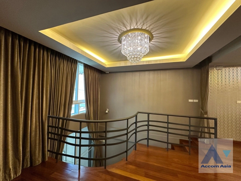 7  3 br Townhouse For Sale in Sathorn ,Bangkok  AA42178