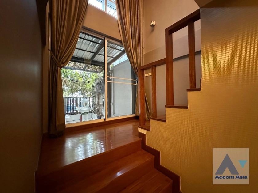 6  3 br Townhouse For Sale in Sathorn ,Bangkok  AA42178