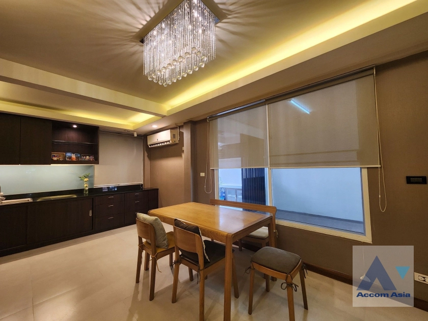  1  3 br Townhouse For Sale in Sathorn ,Bangkok  AA42178