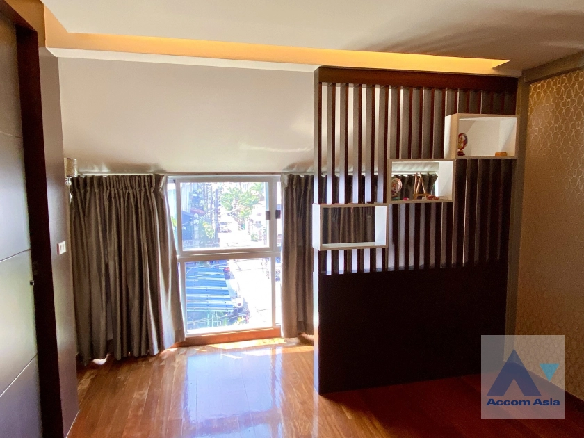13  3 br Townhouse For Sale in Sathorn ,Bangkok  AA42178